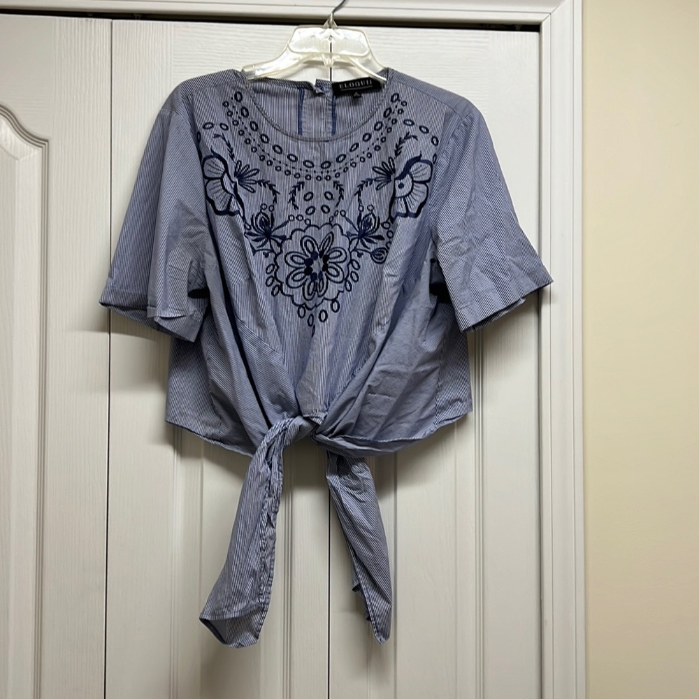 Eloquii blue and white embroidered striped cropped top with a twist size 16